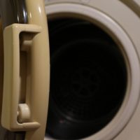 ドラム式洗濯機で洗濯物が黒ずむ方への対処法