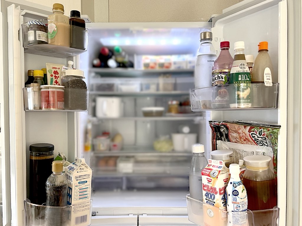 冷蔵庫ドアポケット収納｜週末まとめ買い派もキレイが続く！冷蔵庫の収納のコツ