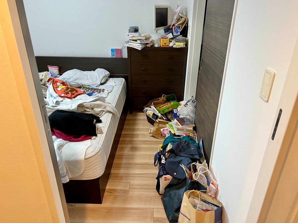 横浜 整理収納アドバイザー「もう物に埋もれて寝たくない！」寝室の片付けビフォーアフター